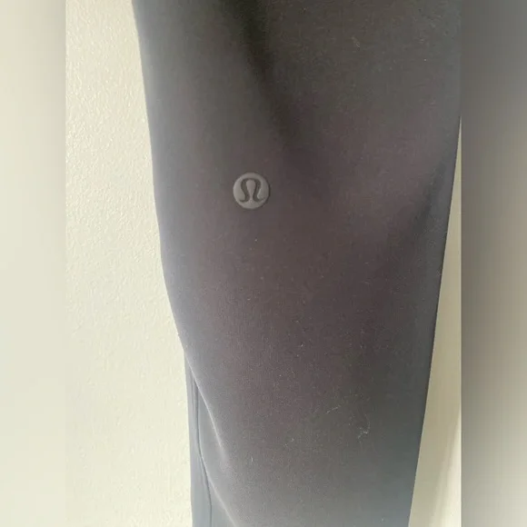 Lululemon On the Fly Pants Black Drawstring Size 2 Pockets Travel Work Neutral - Picture 8 of 10